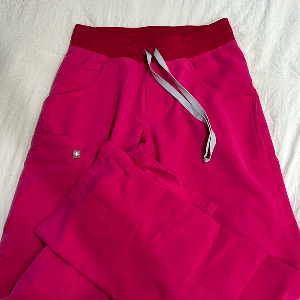 Figs scrub pant hot pink xxs